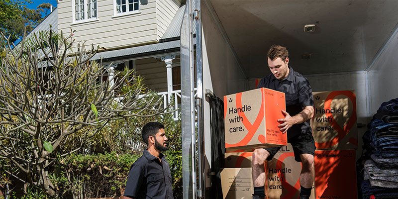 What is a relocation consultant and how do they reduce the stress of an interstate move?
